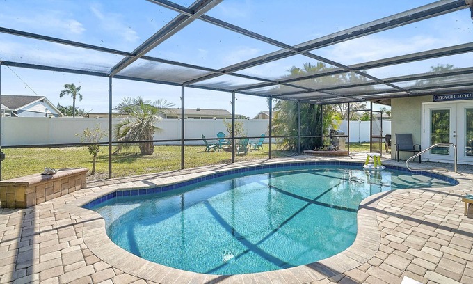 Whitfield House | Luxe Oasis w/Private Pool, Fire Pit, Dog Friendly, Near Beaches, Shopping, Dining and Attractions!