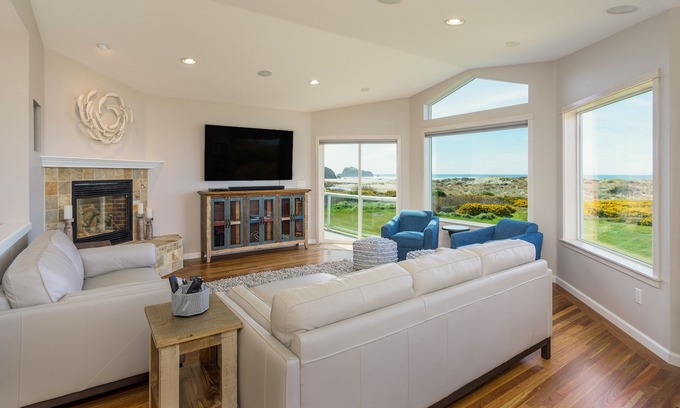 Bandon House | Luxe oceanfront home with decks, grill, fireplace, gourmet kitchen, & fast WiFi