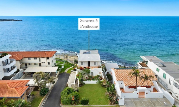Yamba Apartment | Luxe Oceanfront Penthouse! Yamba's best address 3 bed 2 bath luxury living