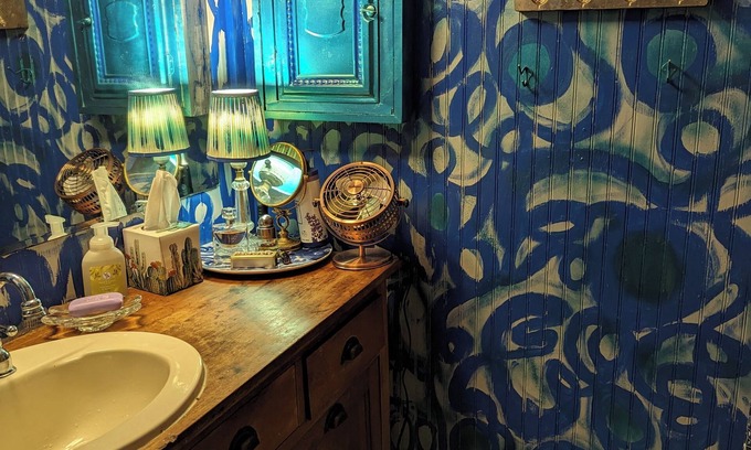 Somerville House | Luxe Quiet Artist Cabin in the Woods w/Park-Like only 2M from Lake Somerville