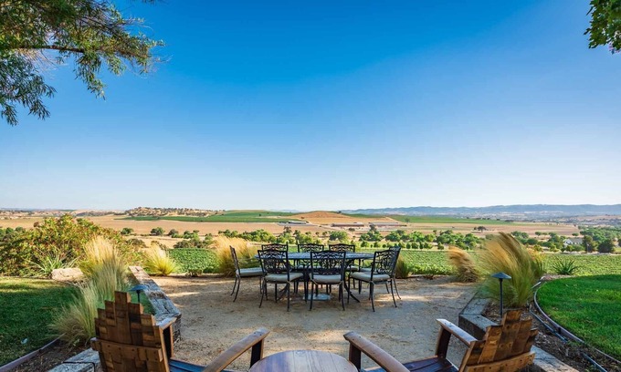 San Miguel House | Luxe Ranch with Hot Tub & Awesome Views of Vineyards and Horse Pastures.