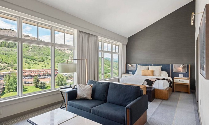 Snowmass Village Condo | Luxe Resort Penthouse - Ski in Ski Out 3 Bedroom