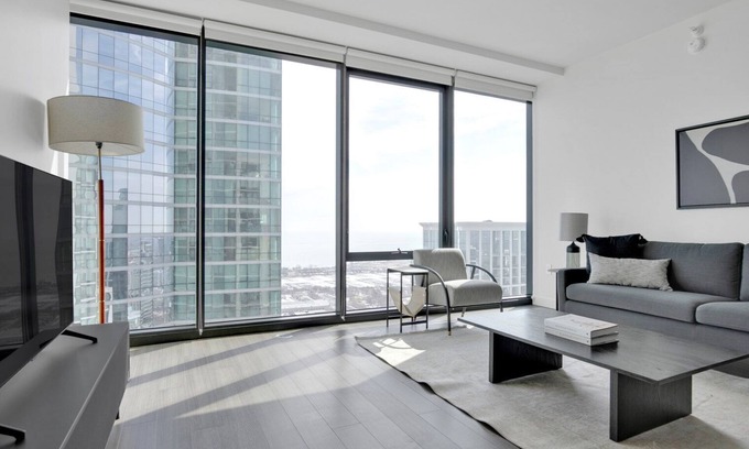 South Loop Apartment | Luxe South Loop 2BR w/Spa, Pool & Gym next to Grant Park, by Blueground