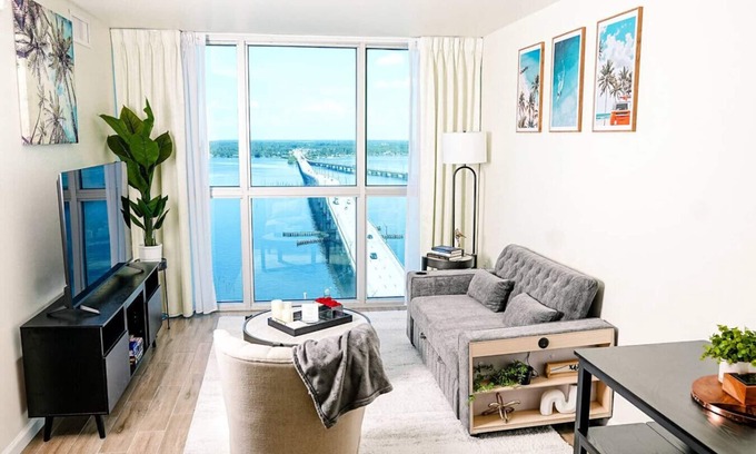 Fort Myers River District Apartment | Luxe Stay | Water & City View in Downtown Ft Myers