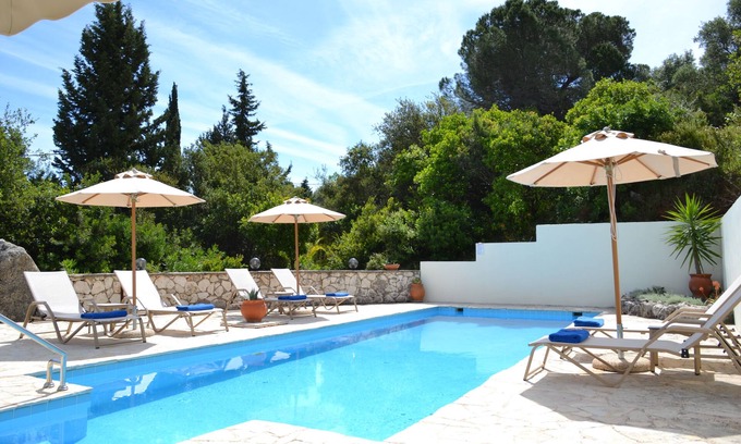Ellomenos Villa | Luxe Villa met Zwembad, Zeezicht en Veel Privacy