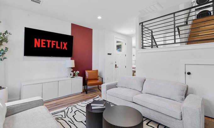 University Hills and Windsor Park House | Luxe Windsor Park Home | Close to F1, ACL + More!