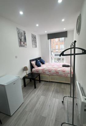 Sutton Central Apartment | LuxeNest