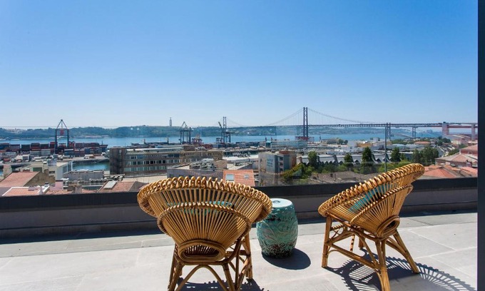Lisbon Old Town Apartment | LuxLapa Duplex
