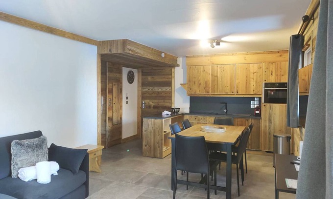 Saint-Martin-de-Belleville Apartment | Luxury apartment for 6 with pool, spa, and parking in Saint-Martin-de-Belleville