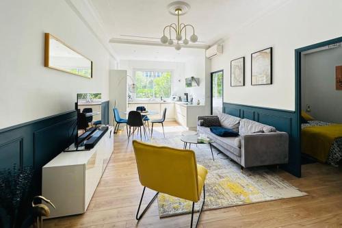 Musicians Quarter Apartment | Luxueux appartement, Carré d'Or, Square Mozart