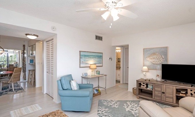 Siesta Key Condo | Luxurious 1-bedroom condo a short walk to Siesta Key Beach