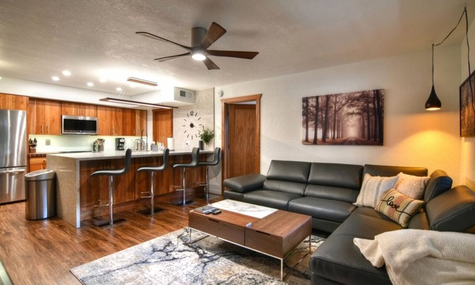 East Mesa Condo | Luxurious 2B/2B Executive Condo Pets Considered, Heated Community Pool & Hot Tub