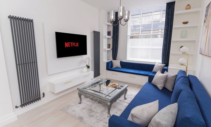 Birmingham City Centre Apartment | Luxurious 2BR Bham Home with free parking, perfect for families and contractors