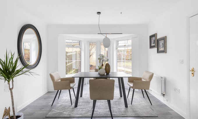Braintree House | Luxurious 3 Bed House with Free Parking