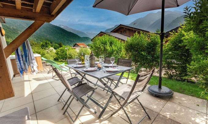 Samoens Apartment | Luxurious 3 bedroom apartment with hot tub and terrace in an envious location
