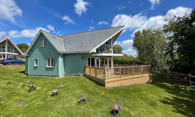 St Austell House | Luxurious 4 Bedroom New England Style Villa - Trewhiddle V12