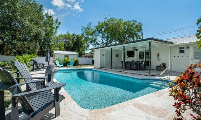 Sarasota Villa | Luxurious 4-Bedroom Retreat near Siesta Key