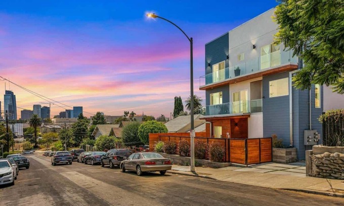 Historic Filipinotown House | Luxurious 4BR 3.5BA Townhome with Parking