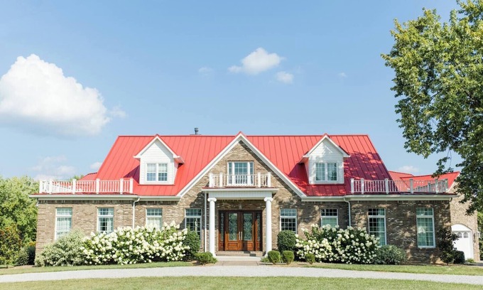 Bloomfield House | Luxurious 5-Bed Escape in Heart of Bourbon Trail