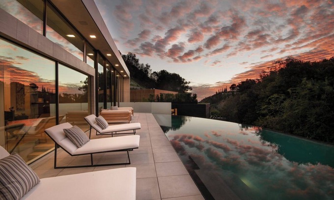 Beverly Hills Villa | Luxurious 5-bedroom villa with WiFi, AC in brilliant Beverly Hills