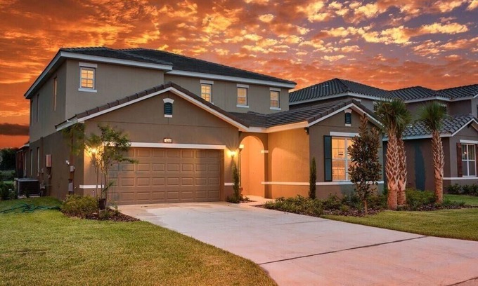 Loughman Resort | Luxurious 6-Bedroom Villa in Charming Davenport with Private Pool and Amenities