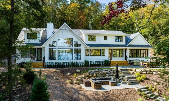 Seguin Cottage | Luxurious 7 bed 7 bath cottage on Lake Rosseau! Sauna! Gym!