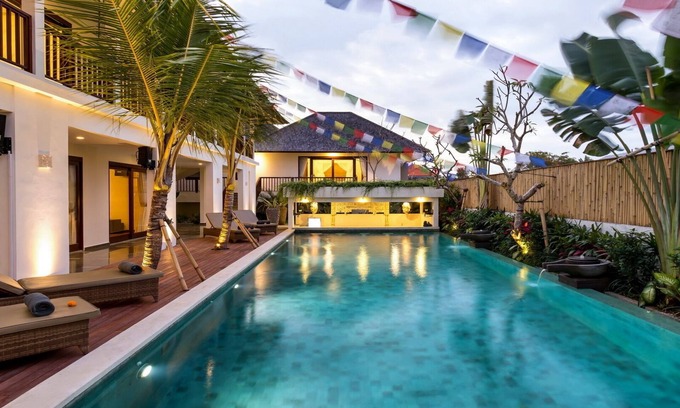 Berawa Villa | Luxurious 7BR Villa In Berawa - 9Min Drive To Batu Bolong Beach! W/Swim Pool!