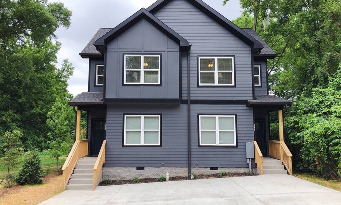 Talbot's Corner House | Luxurious 8 bd/6ba with ROOFTOP! Price is the total!