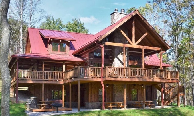 Rockbridge Cabin | Luxurious Accommodations and Games - 4 Private Family Suites - Secluded