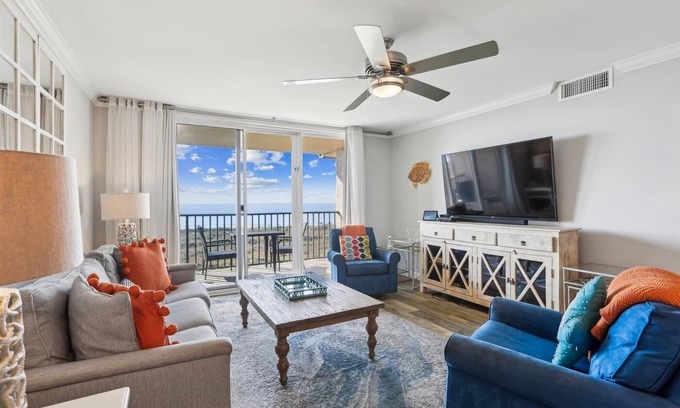 Folly Field Villa | Luxurious and completely renovated, enjoy beautiful beach and sunrise views!