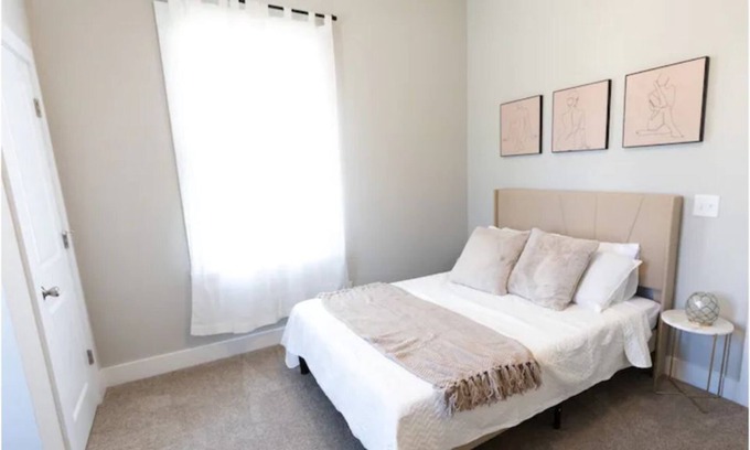 Columbus House | Luxurious and Bright Midtown Cottage!