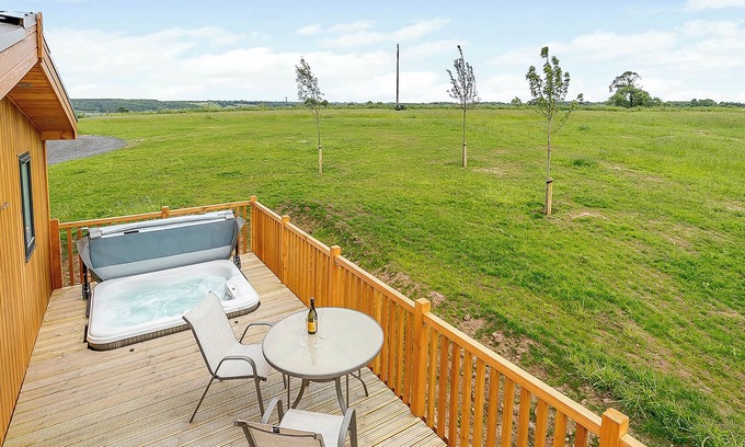 Hundall Ski Chalet | Luxurious and contemporary lodge with stunning countryside views.