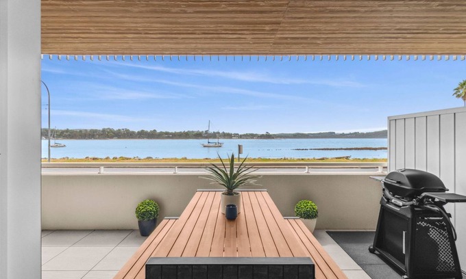 Batemans Bay Apartment | Luxurious apartment with pool in the heart of Batemans Bay