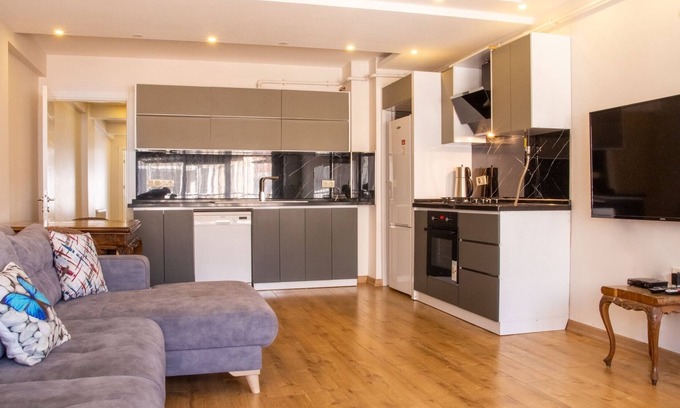 Karsiyaka Apartment | Luxurious Apartment with Jacuzzi in Karsiyaka