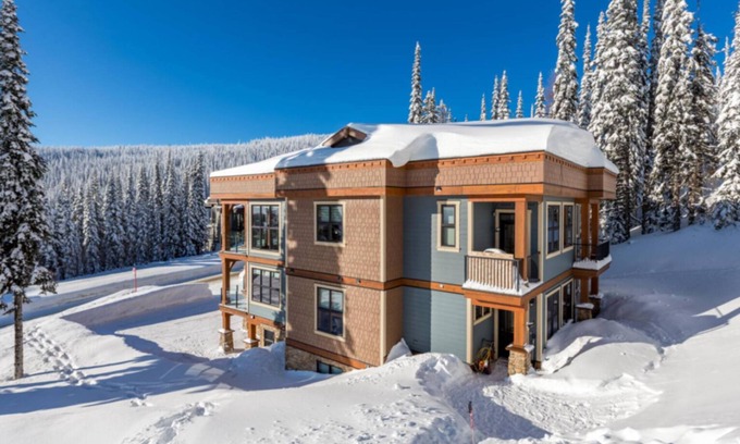 Silver Star Mountain House | Luxurious Ridge Duplex Chalet - 3 floors of living space, BBQ, laundry, garage