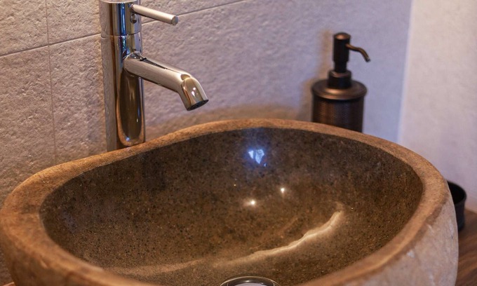 Poole Cabin | Luxurious Cabin - wet room, desk & mini library 5 minutes from beach