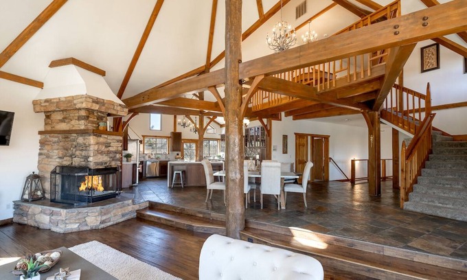 Castle Glen Estates House | Luxurious Castle Glen Estate. Spa, pool table, gorgeous views! TOT-2022-0667