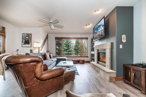 Edwards House | Luxurious Condo Gated Community Pool Hot Tubs