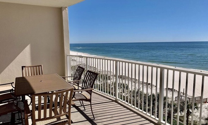 Ono Island Condo | Luxurious Condo on the 5th Floor! Only a 7 Minute Walk to Flora Bama!