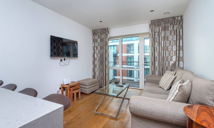 Ealing Apartment | Luxurious Ealing apartment with incredible views
