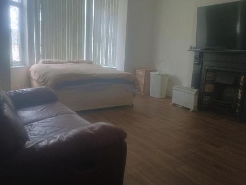 Walsall House | Luxurious ensuite rooms with shared kitchen, Walsall