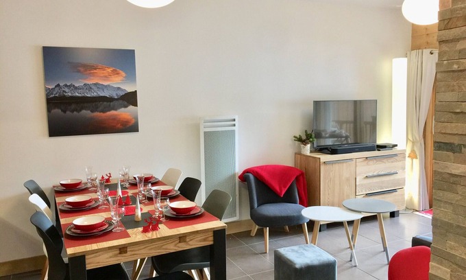 Champagny-en-Vanoise Apartment | Luxurious ski-in/ski-out apartment, WIFI, linens included
