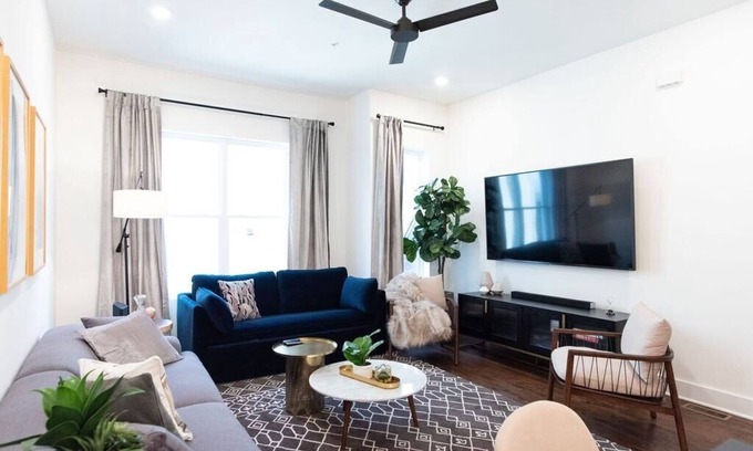 Hillsboro West End House | Luxurious Hillsboro Village Home for Groups