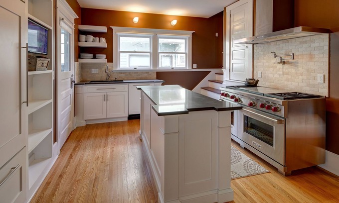 Irvington House | Luxurious Home For Up to 10 Guest (7 Pillow Top Queen Beds)