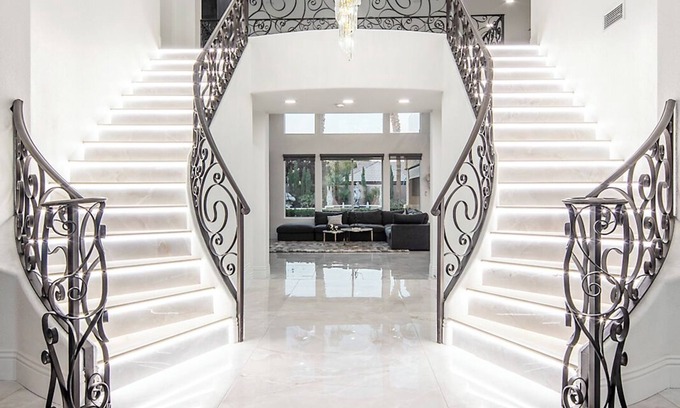 Seven Hills House | Luxurious Home: Pool, Gym, Cinema, & More