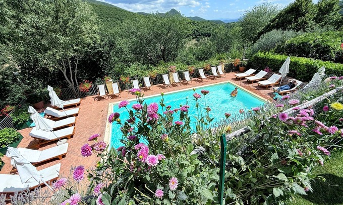 Spoleto House | Luxurious Umbrian Retreat for 10 with Private Terrace and Pool