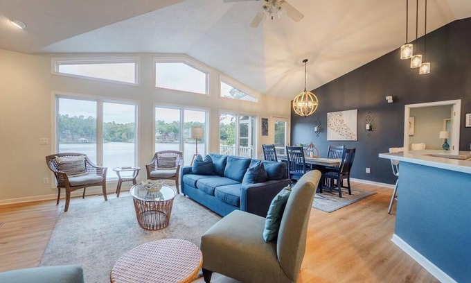 Hot Springs Village House | Luxurious Lakehouse on Balboa
