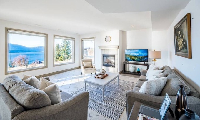 Southwest Mission Villa | Luxurious Lakeside Living in Kelowna