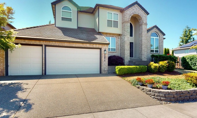 Sherwood - Tualatin South House | Luxurious modern home with mountain views & AC - close to park
