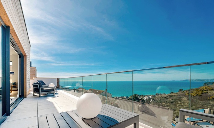 Downderry House | Luxurious new beach house with hot hub, EV charger, dog friendly & parking